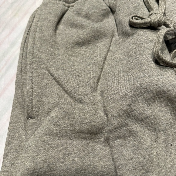 Essentials Fear of God shirts size XL color dark oatmeal NWT - Picture 6 of 7